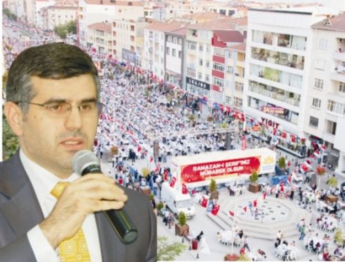 SULTANBEYLİ KENT MEYDANINDA İFTAR COŞKUSU